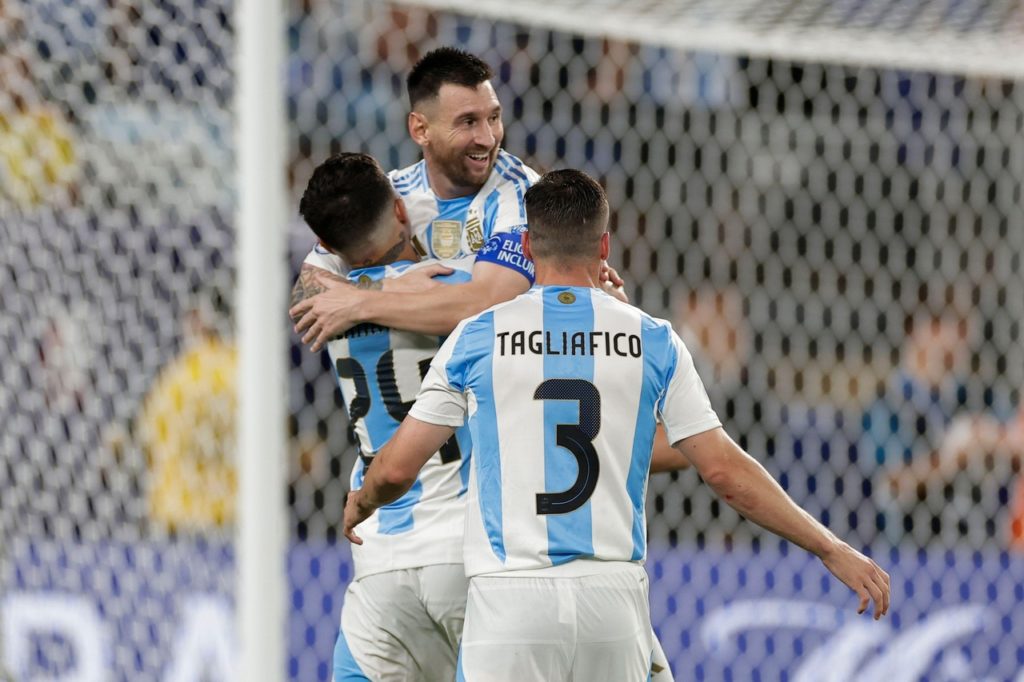 Lionel Messi comemorando um dos gols do time na Copa América de 2024.