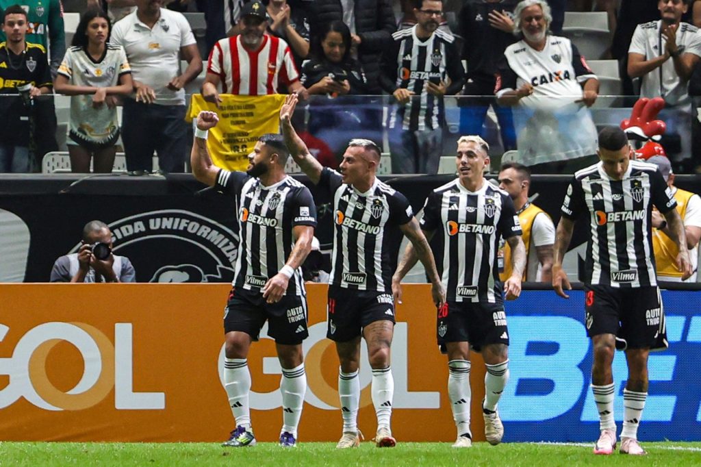 Vargas, do Atlético-MG, comemorando um dos gols do time no Brasileirão de 2024.