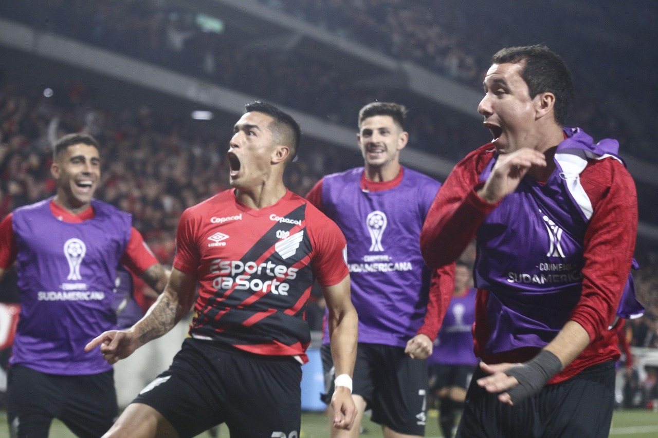 Athletico vence o Cerro Porteño e avança na Copa Sul-Americana