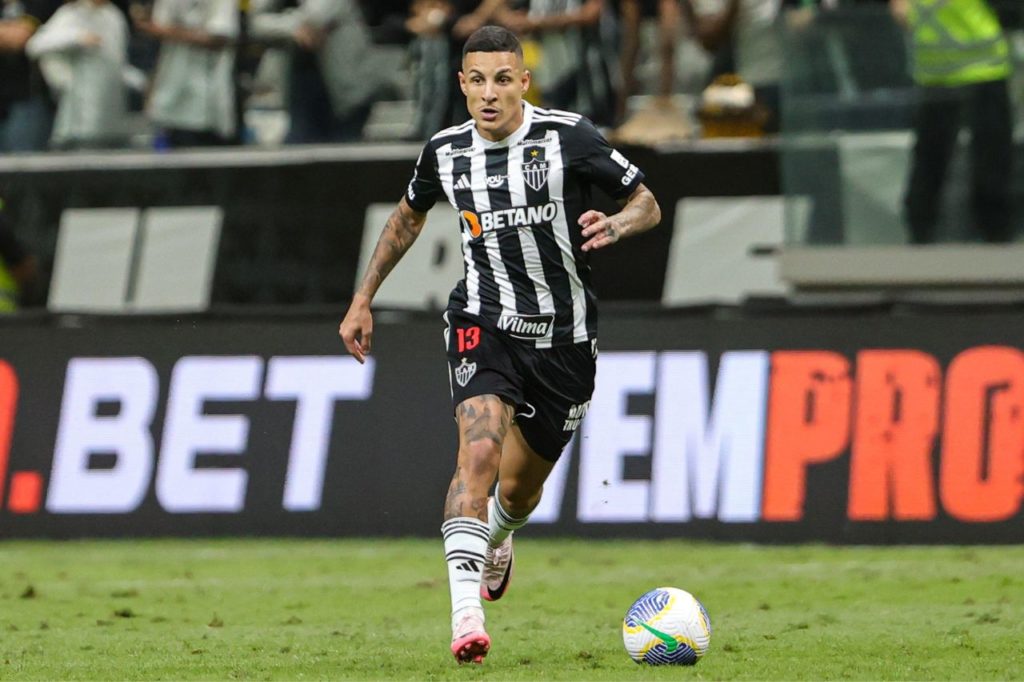 Lateral Arana em jogo do Atlético Mineiro pelo Brasileirão