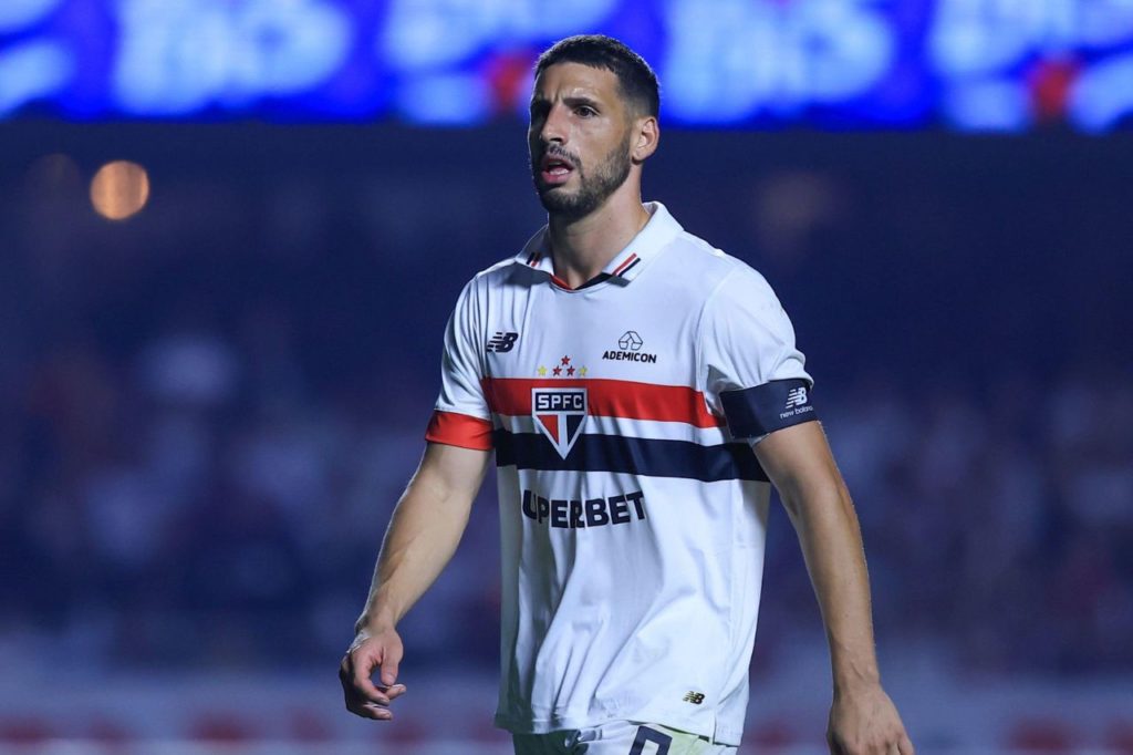 Centroavante Calleri em jogo do São Paulo no Brasileirão