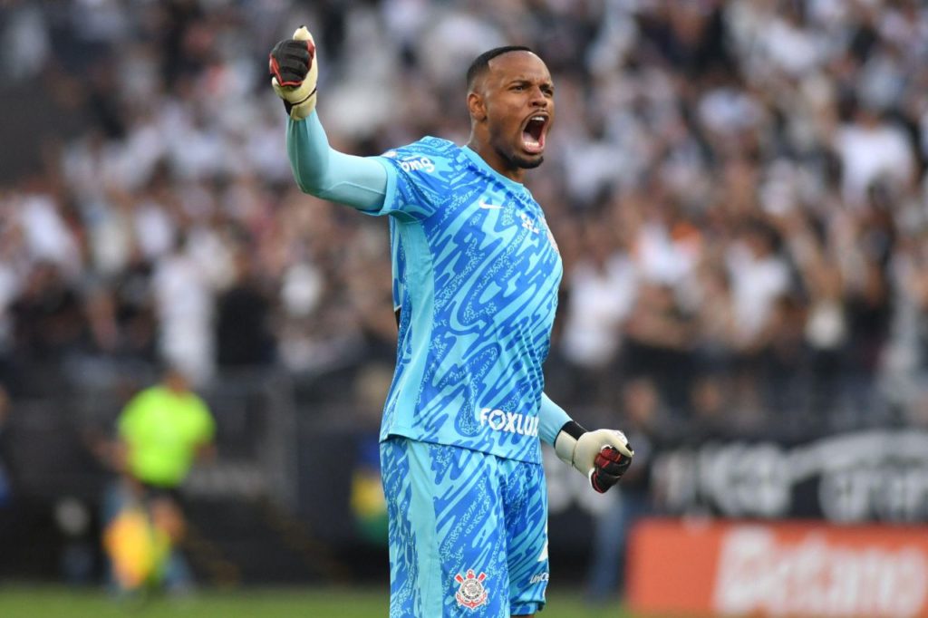 Goleiro Carlos Miguel em jogo do Corinthians