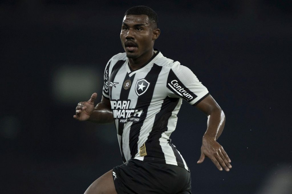 Lateral Cuiabano em jogo do Botafogo