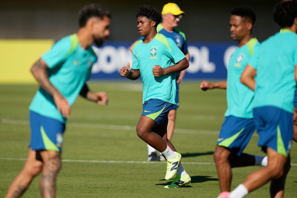 Atacante Endrick em treino da seleção brasileira nos Estados Unidos