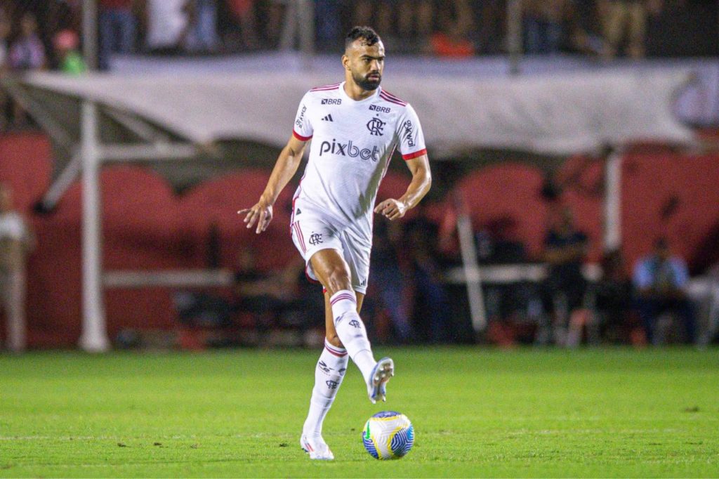 Zagueiro Fabrício Bruno em jogo do Flamengo