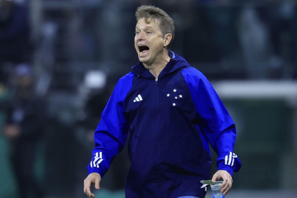 Técnico Fernando Seabra no comando do Cruzeiro no Brasileiro