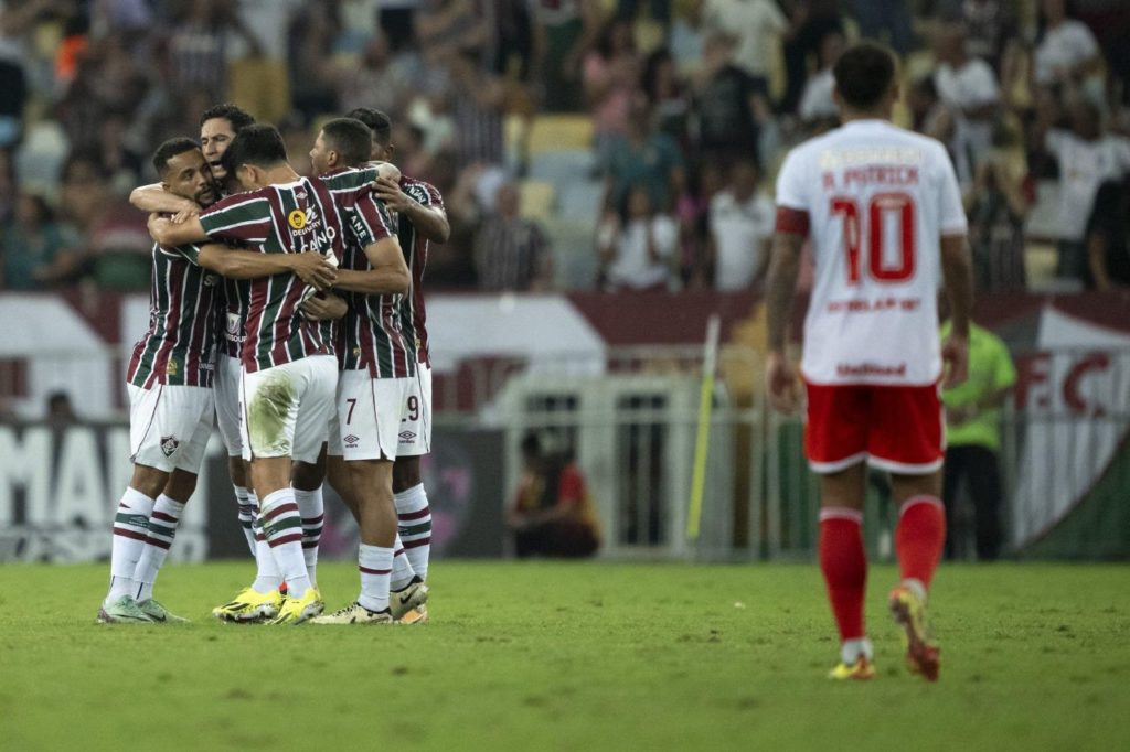 Ganso comemora gol de empate do Fluminense contra o Inter no Maracanã