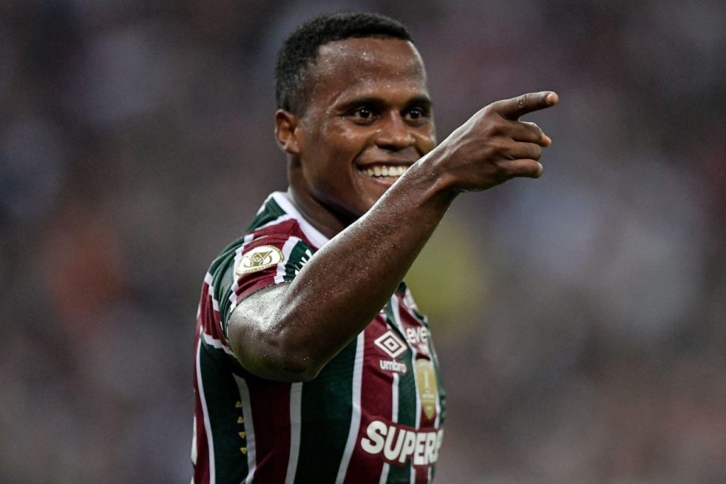 Colombiano Arias comemora gol do Fluminense na vitória em cima do Palmeiras em jogo do Brasileiro