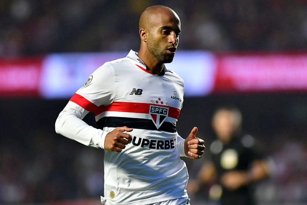 Meia Lucas em jogo do São Paulo no Morumbis