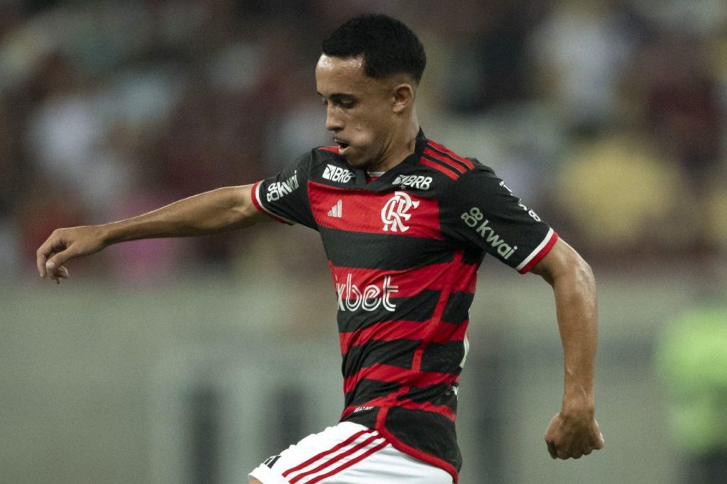 Meia-atacante Matheus Gonçalves em ação pelo Flamengo