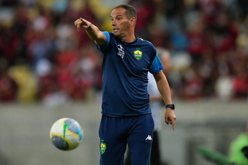 Técnico Petit no comando do Cuiabá no Brasileirão