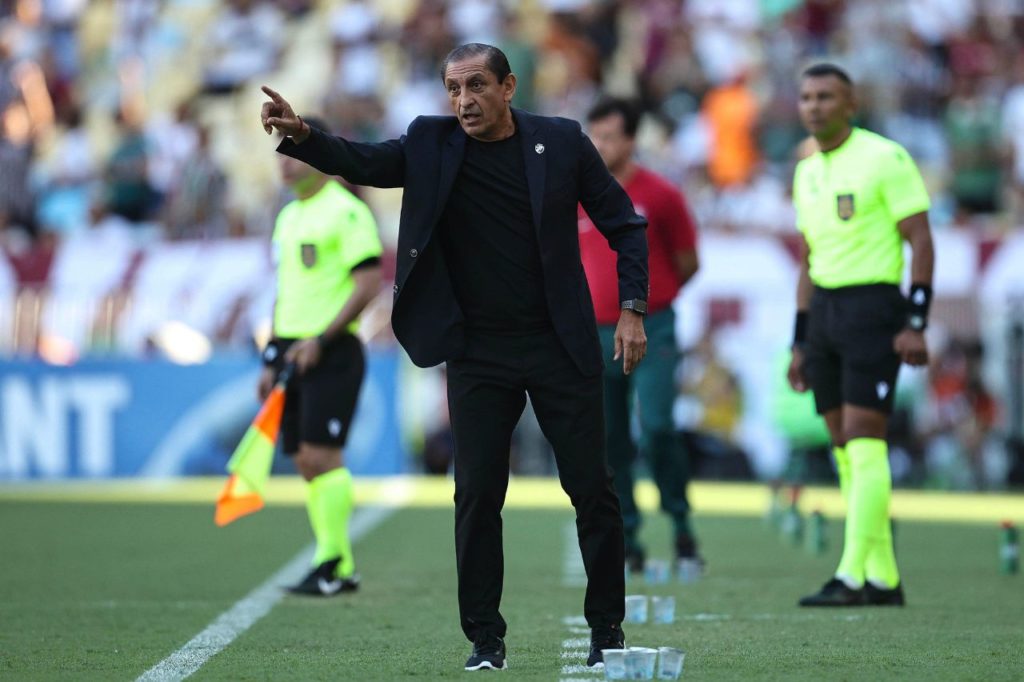 O técnico Ramón Díaz quando estava à frente do Vasco da Gama