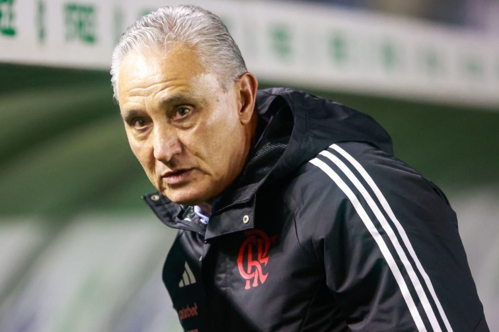 Técnico Tite no comando do Flamengo em jogo do Campeonato Brasileiro