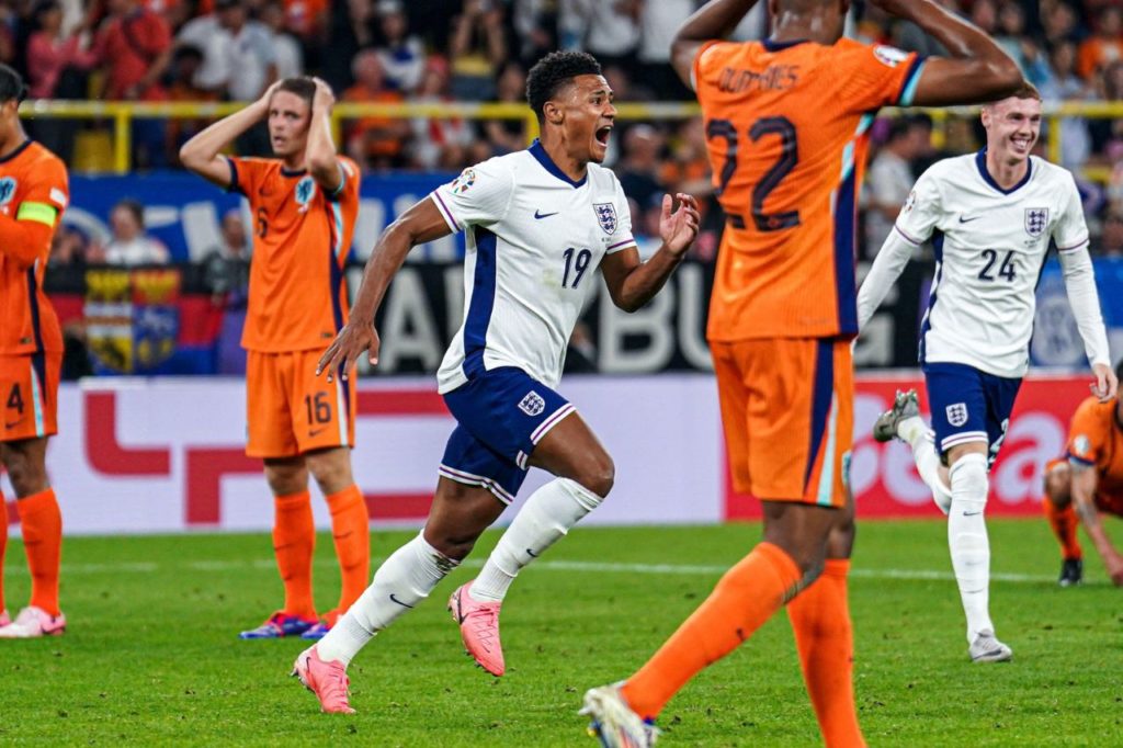 Atacante Watkins comemora gol da virada da Inglaterra em cima da Holanda em Dortmund pela Euro 2024