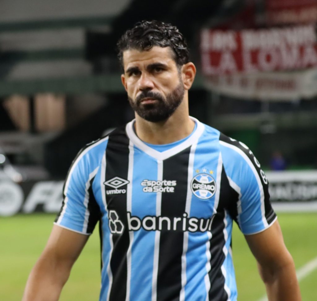 Diego Costa, do Grêmio, em campo em dum dos jogos do time na temporada de 2024.