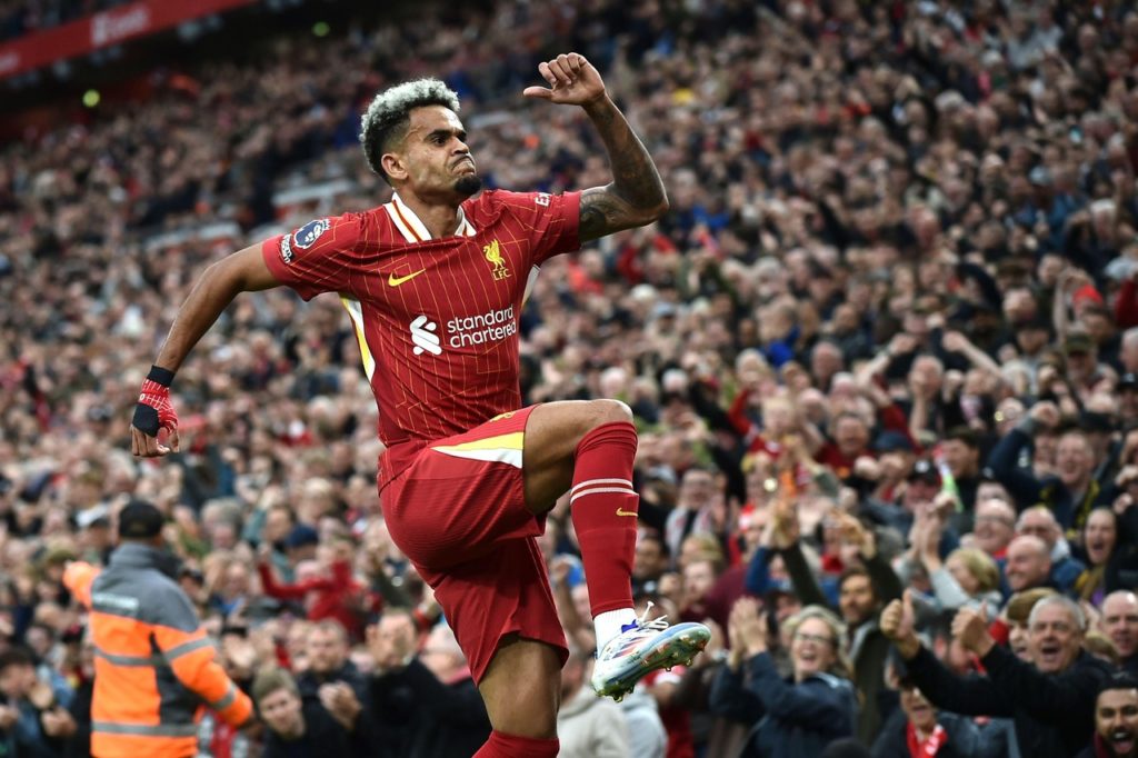 Luis Díaz, do Liverpool, comemorando um dos gols marcados pelo time na rodada da Premier League.