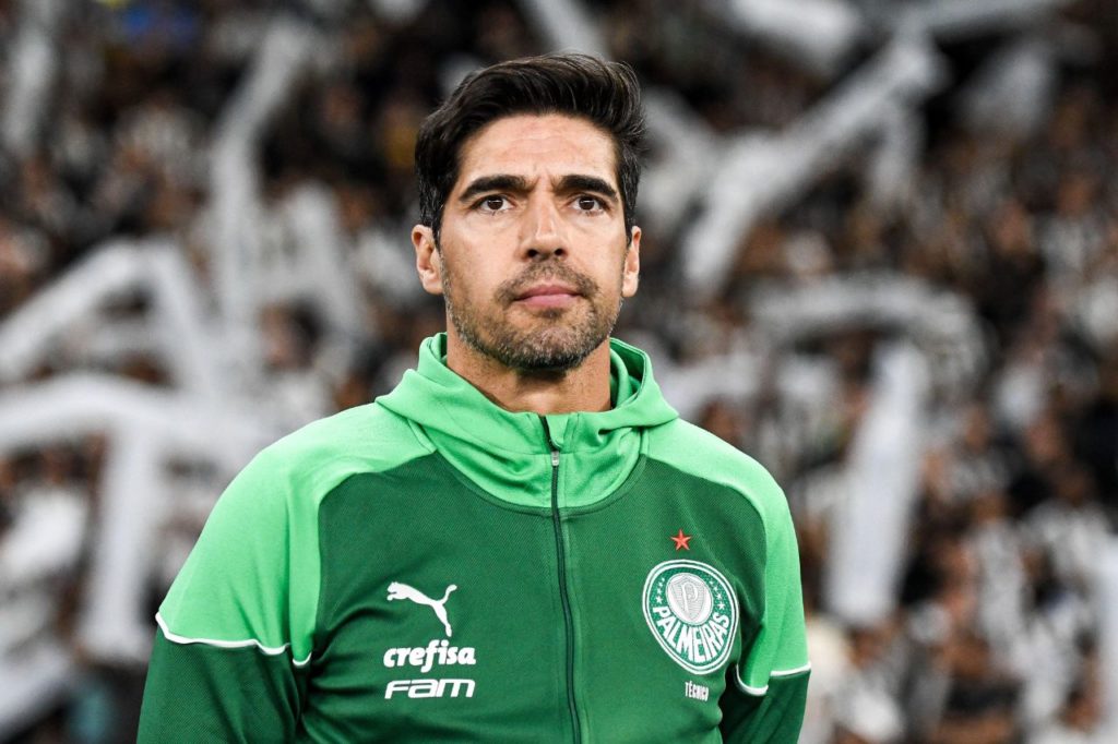 Técnico Abel Ferreira comanda o Palmeiras no jogo contra o Botafogo pela Libertadores