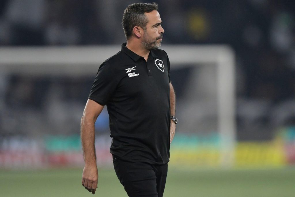 Técnico Artur Jorge no comando do Botafogo