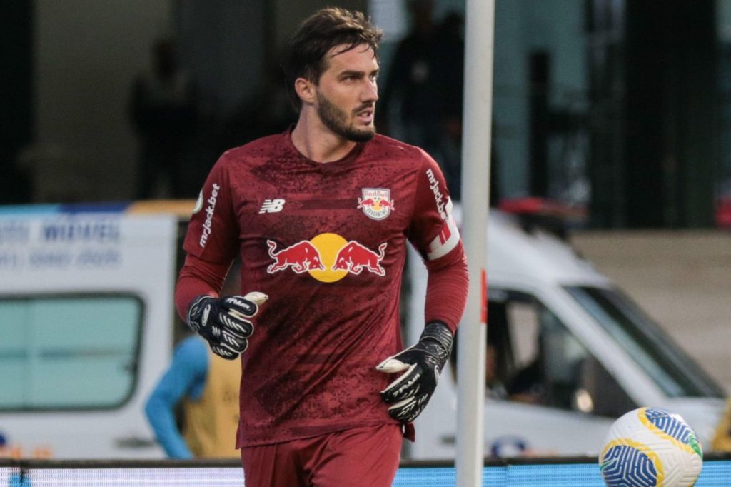 Goleiro Cleiton em jogo do Red Bull Bragantino no Brasileirão