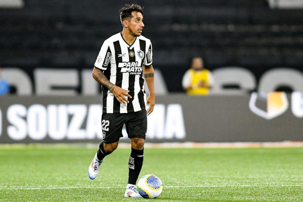 Lateral-direito Damián Suárez em jogo do Botafogo