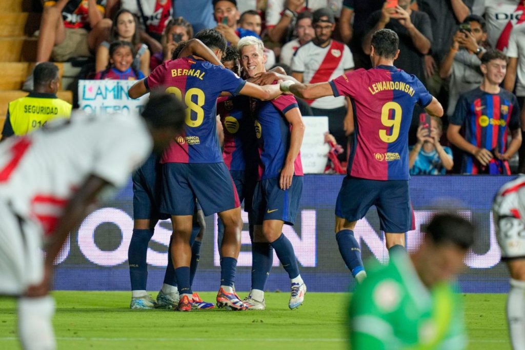 Dani Olmo comemora o gol da vitória do Barcelona de virada em cima do Rayo Vallecano pelo Espanhol