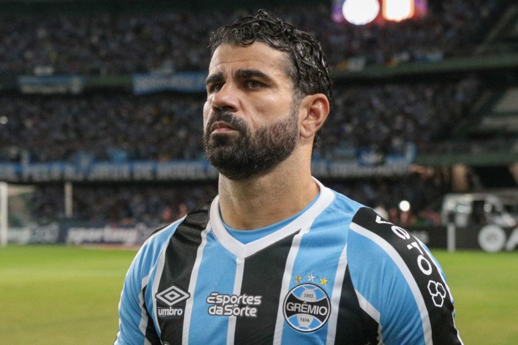 Atacante Diego Costa em jogo do Grêmio na Libertadores