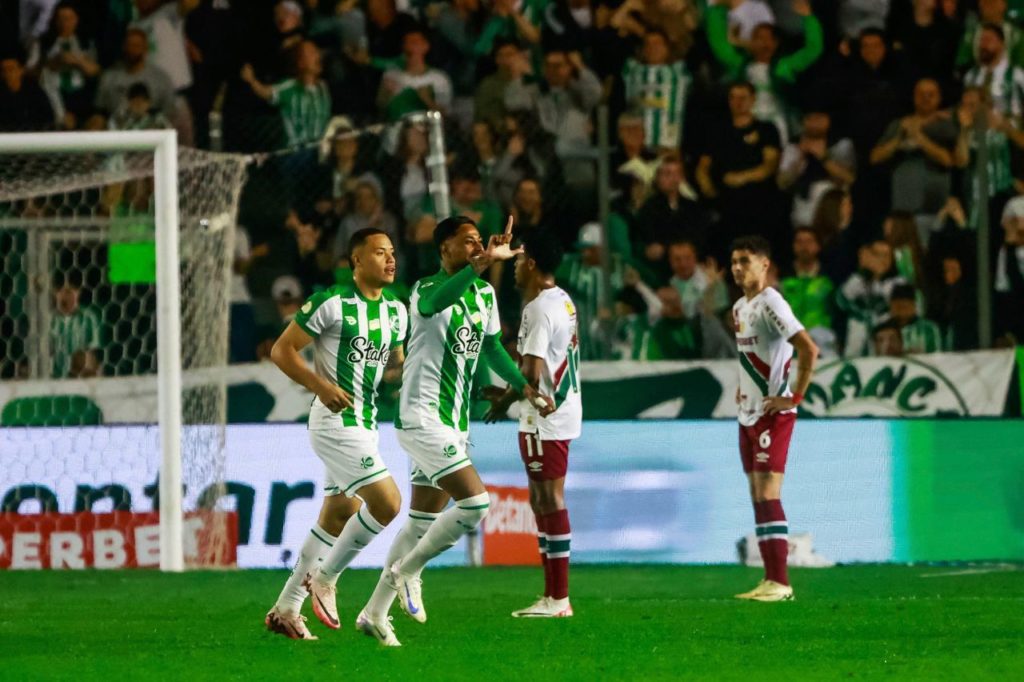 Diego Gonçalves comemorando gol pelo Juventude no Alfredo Jaconi em jogo contra o Fluminense