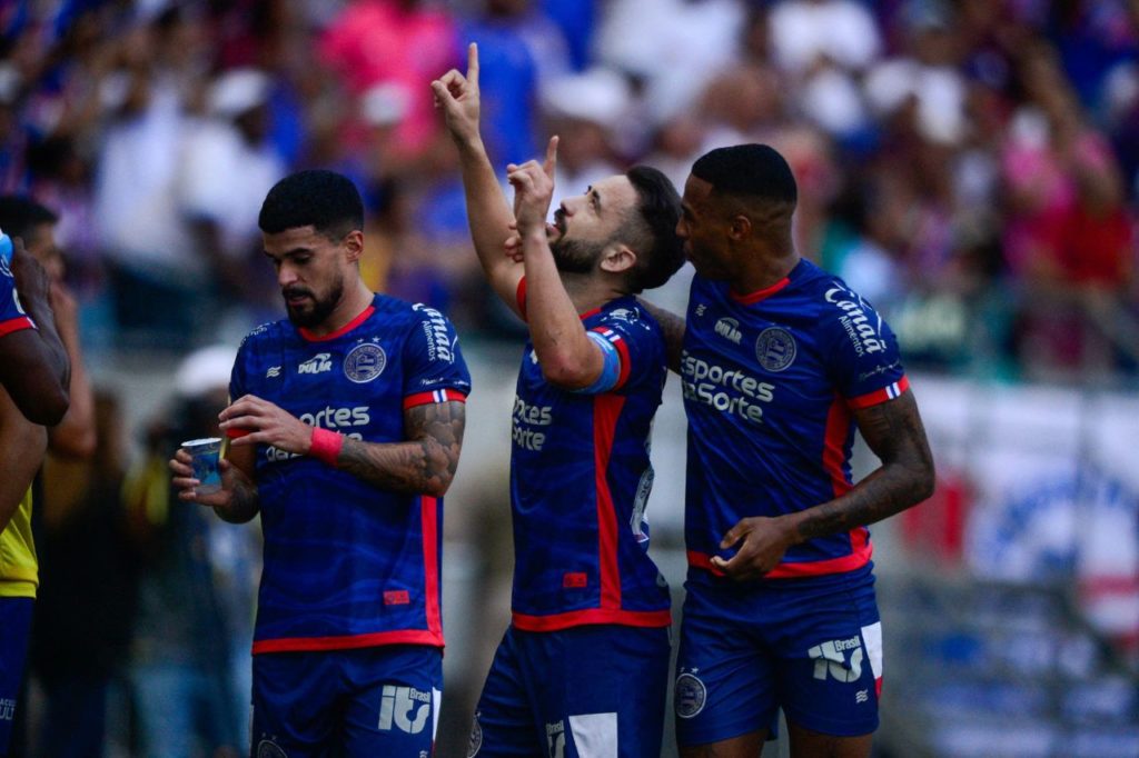 Everton Ribeiro comemora gol pelo Bahia no clássico com o Vitória na Fonte Nova