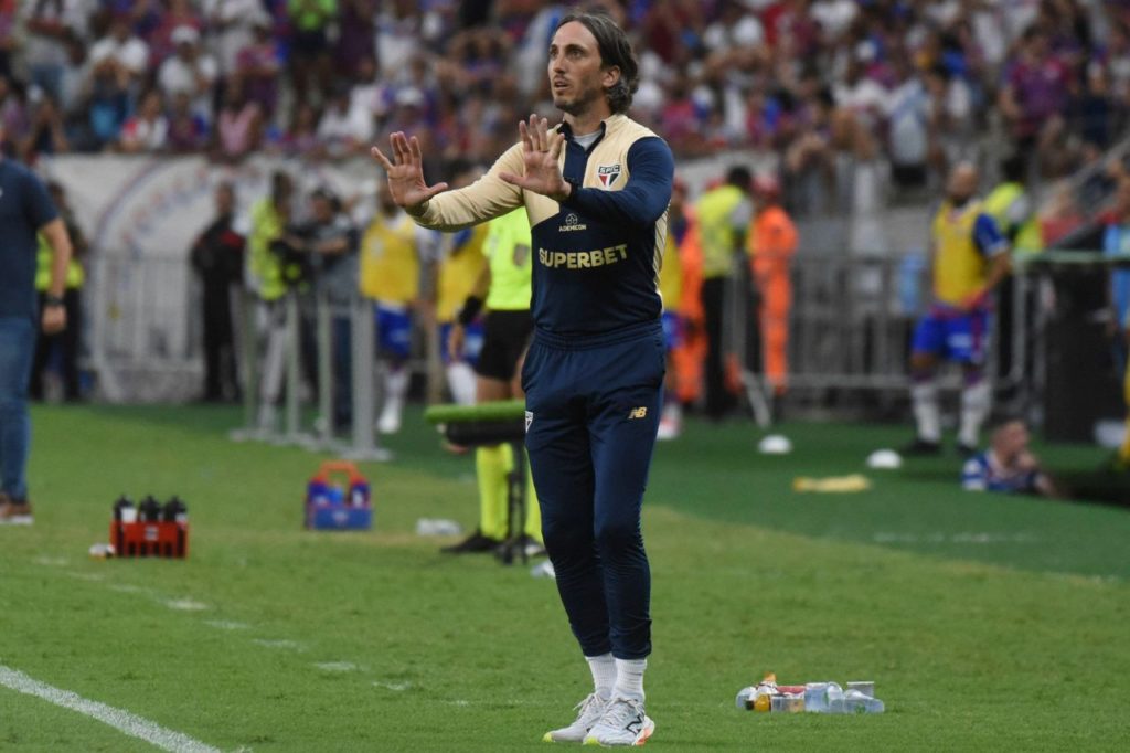 Técnico Luis Zubeldía no comando do São Paulo