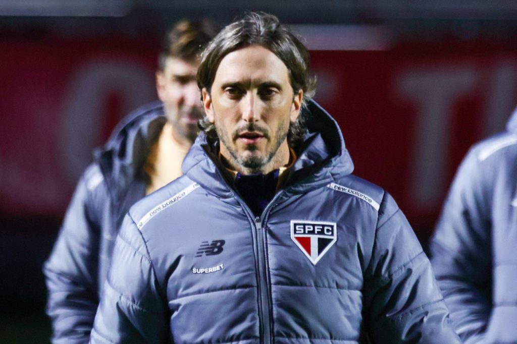 Técnico Zubeldía no comando do São Paulo na Copa do Brasil