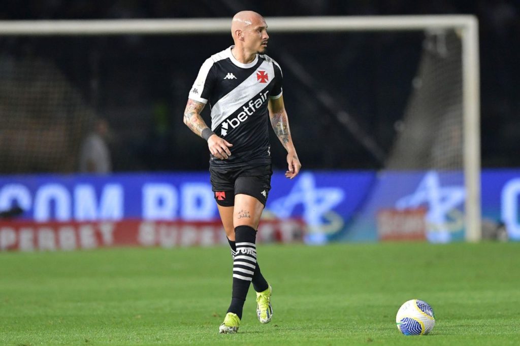 Zagueiro Maicon em jogo do Vasco no Brasileirão