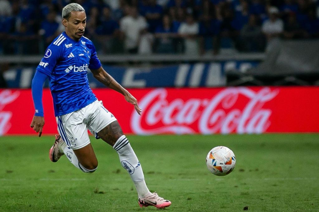 Meia Matheus Pereira em jogo do Cruzeiro no Mineirão