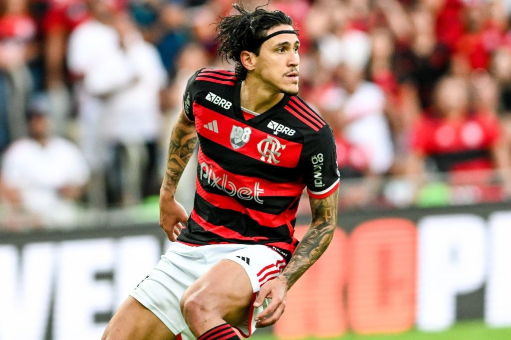 Atacante Pedro em jogo do Flamengo no Brasileirão