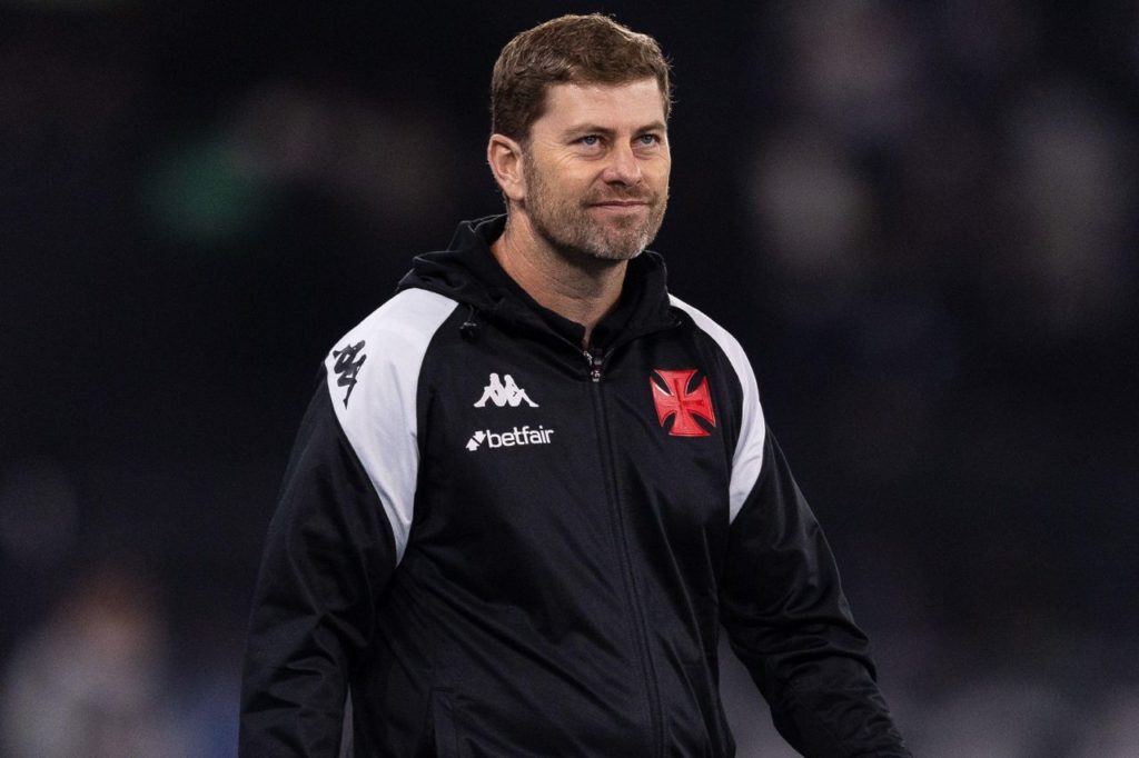 Técnico Rafael Paiva no comando do Vasco no Brasileirão