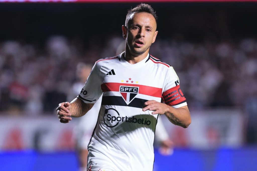 Lateral-direito Rafinha em jogo do São Paulo