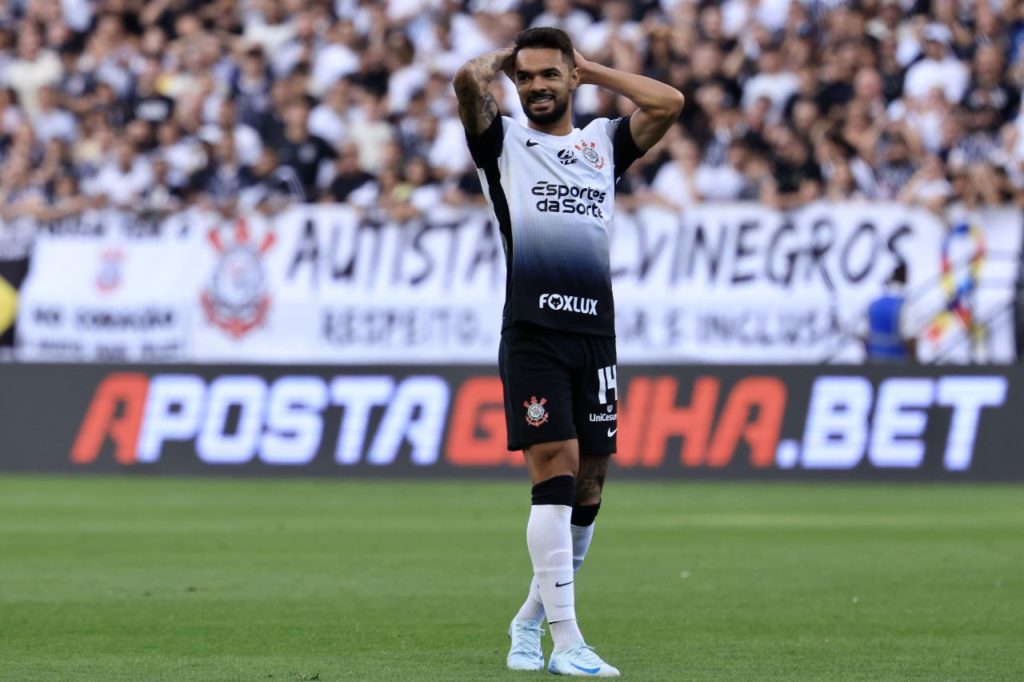 Volante Raniele em jogo do Corinthians na Neo Química Arena