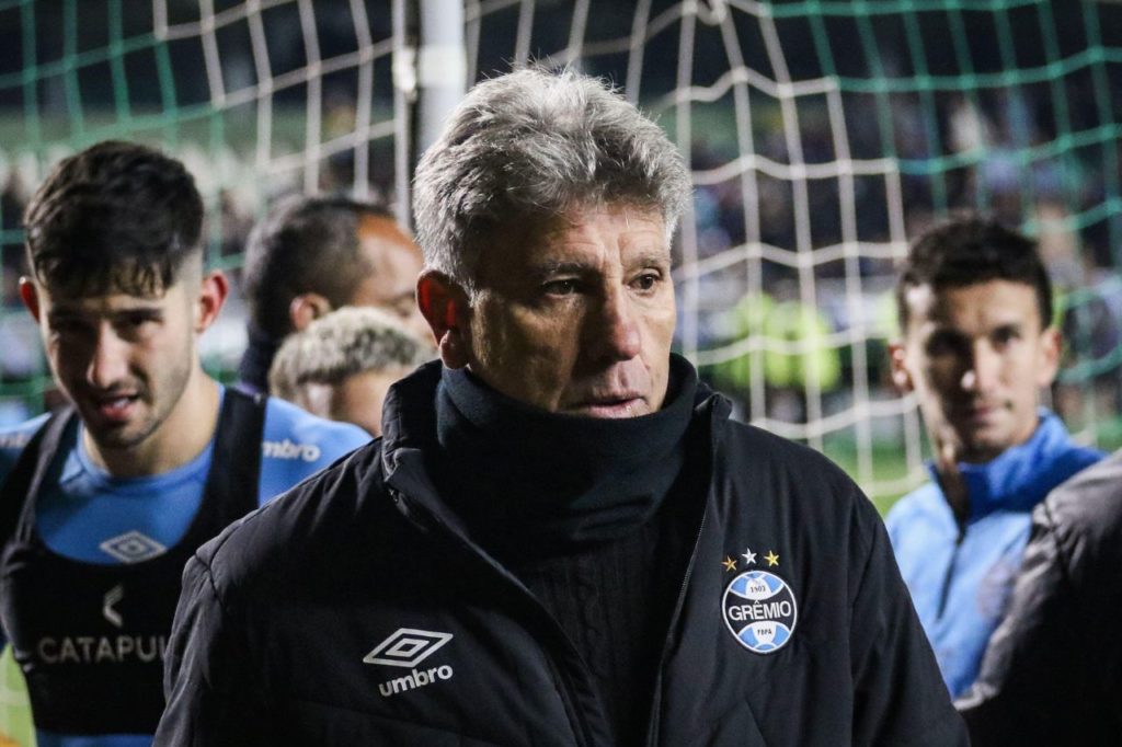 Técnico Renato Portaluppi em jogo do Grêmio