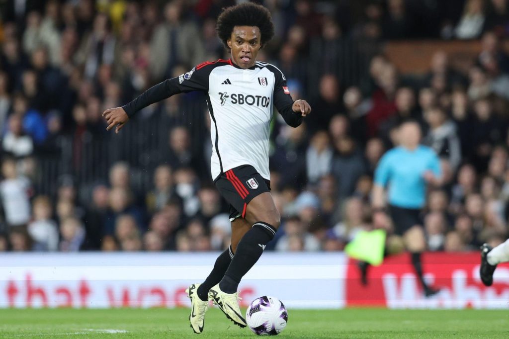 Brasileiro Willian em jogo do Fulham na última temporada da Premier League