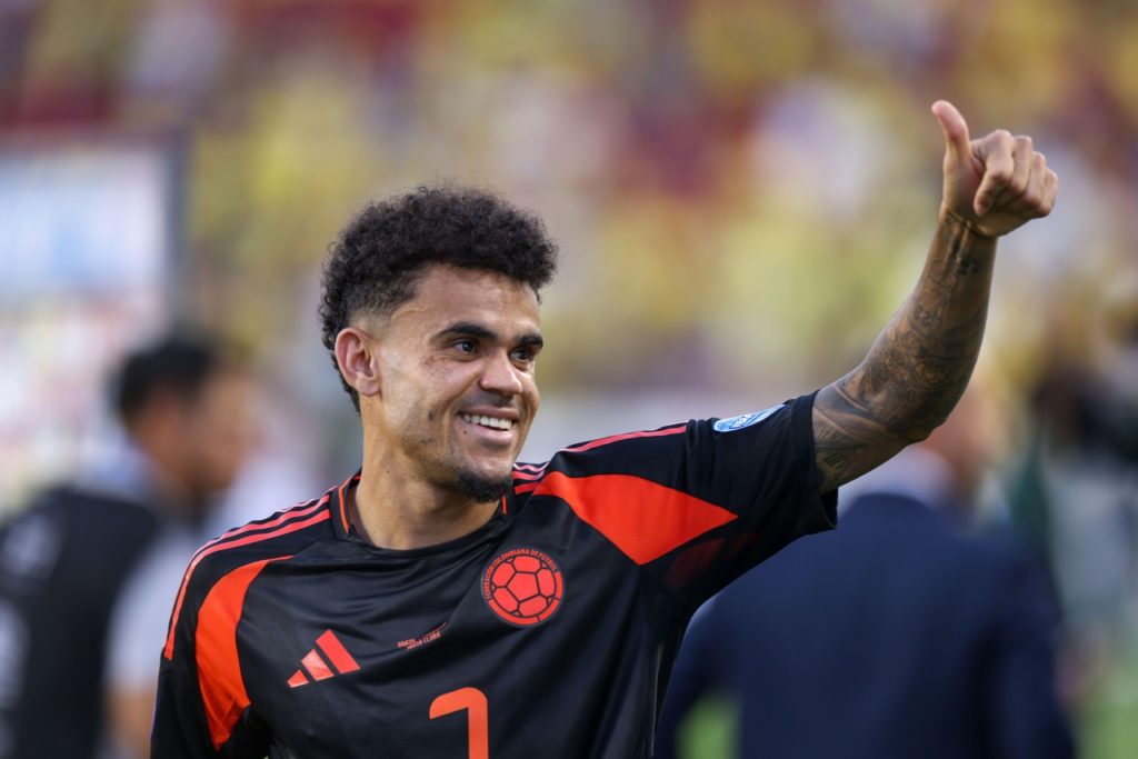 Luis Díaz, da Colômbia, comemorando um gol marcado pela equipe de seu país.