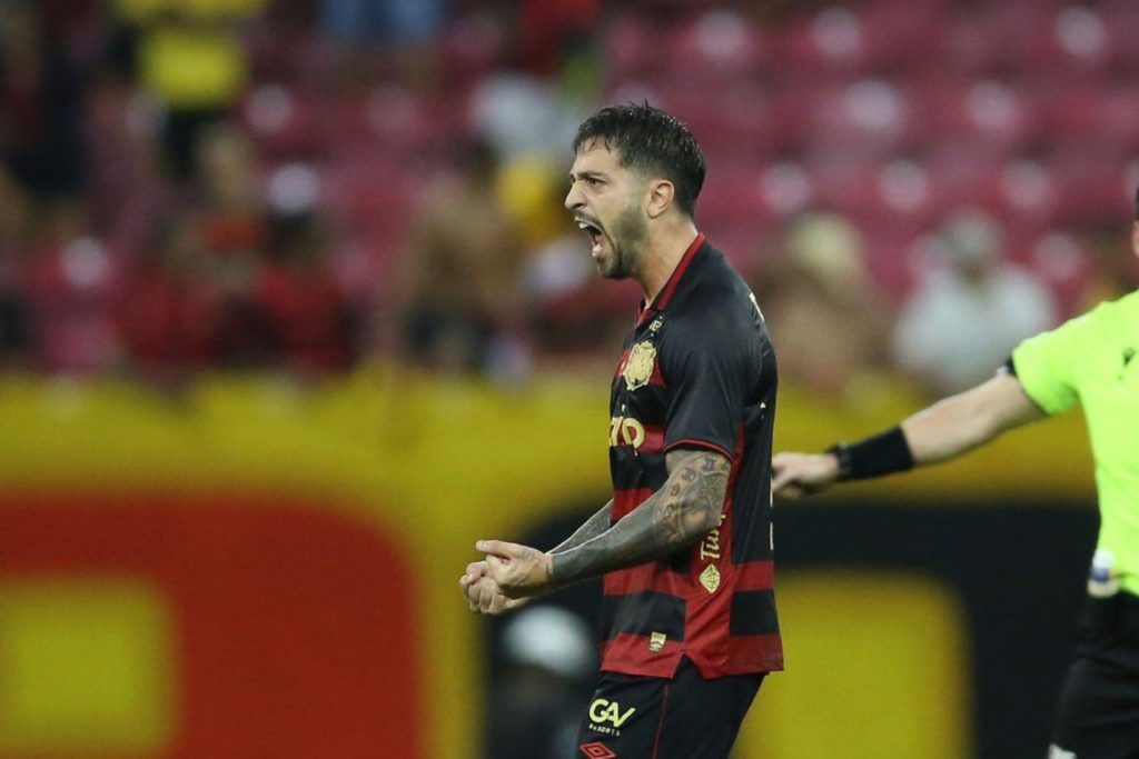 Fabrício Domínguez, do Sport, comemorando um gol do time na temporada de 2024.