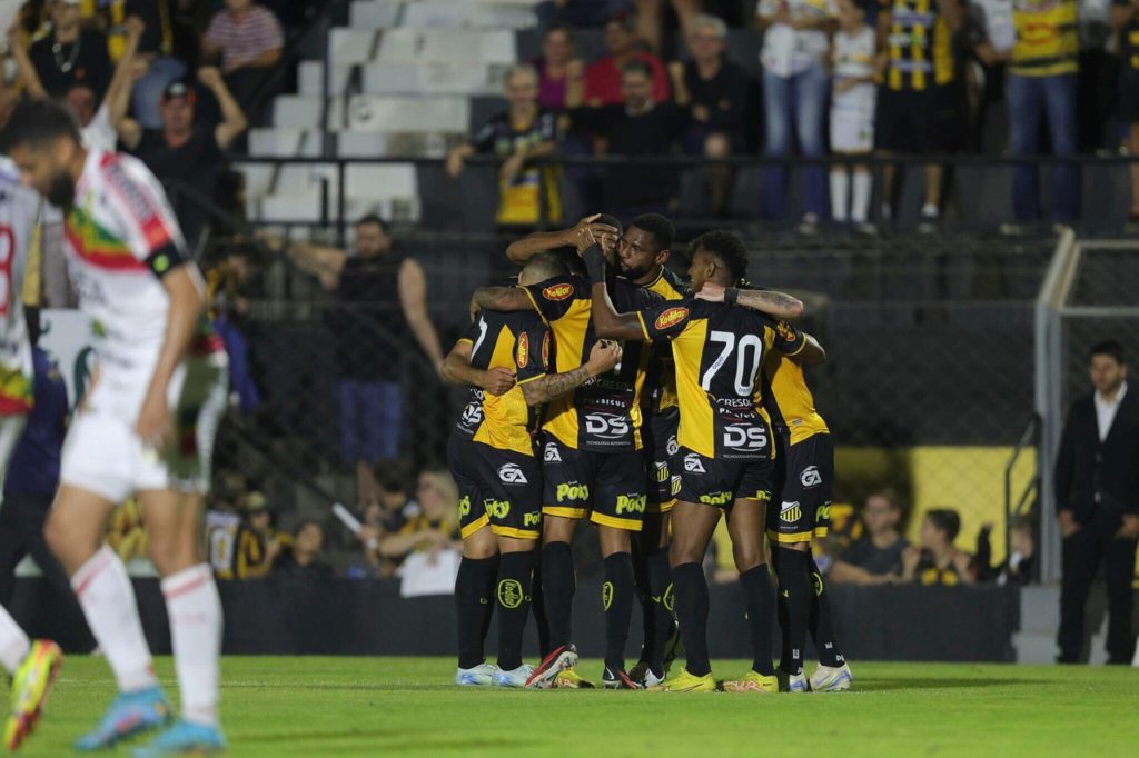 Jogadores do Novorizontino comemorando um dos gols marcados na temporada.