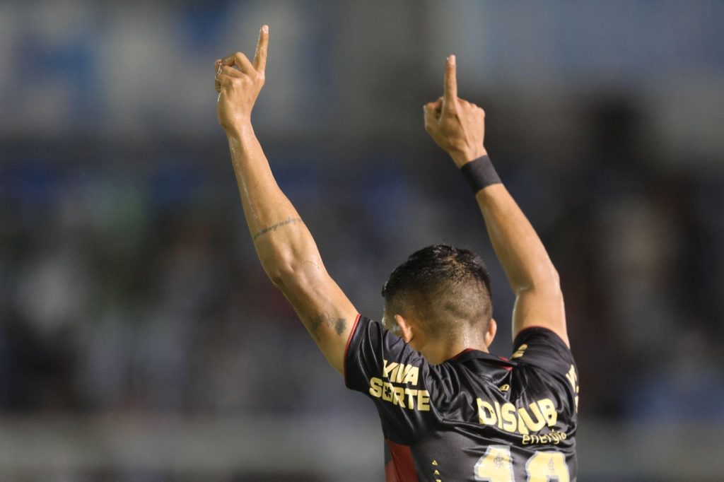 Igor Cariús, do Sport, comemorando um dos gols marcados pelo time na temporada da Série B de 2024.