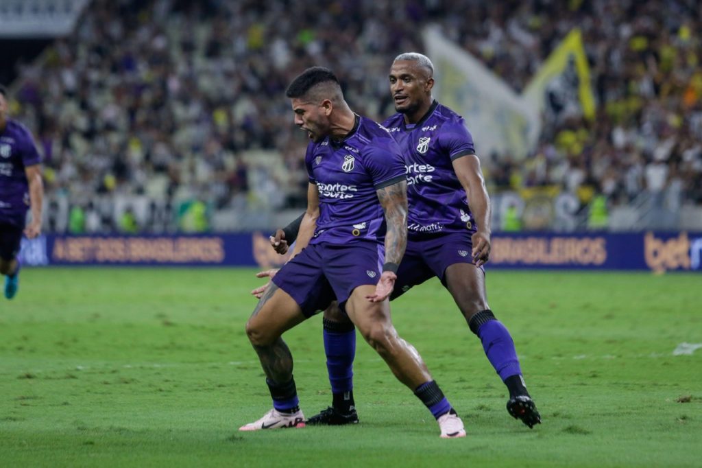 Recalde, do Ceará, comemorando um gol do time na temporada de 2024.