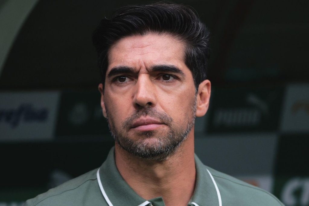 Técnico Abel Ferreira no comando do Palmeiras em jogo do Campeonato Brasileiro