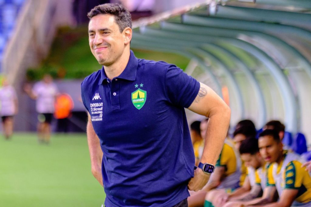 Técnico Bernardo Franco no comando do Cuiabá no Brasileirão