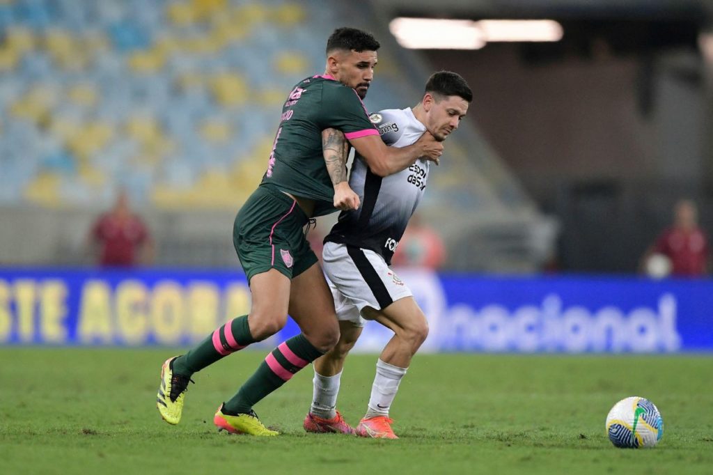 Zagueiro Ignácio em jogo do Fluminense no Brasileirão