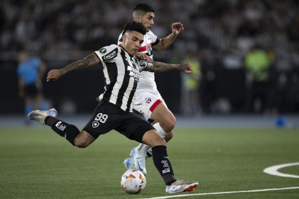 Atacante Igor Jesus no primeiro jogo entre Botafogo e São Paulo pelas quartas de final da Libertadores