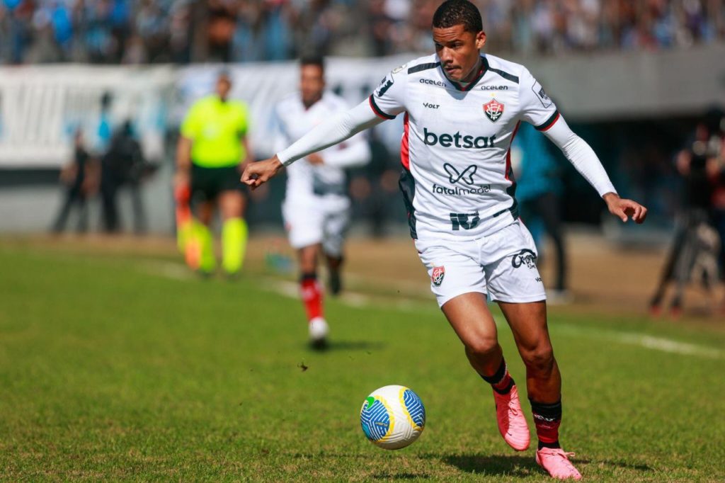 Atacante Janderson em jogo do Vitória no Brasileirão