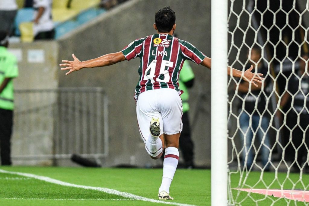 Lima comemora gol do Fluminense na vitória sobre o Atlético-MG pelas quartas de final da Libertadores