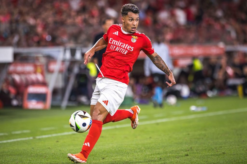 Atacante brasileiro Marcos Leonardo em jogo do Benfica, de Portugal